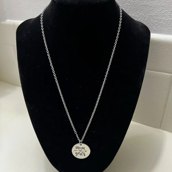 NEW Mom of Girls Necklace Mothers Day Gift - Picture 2 of 3